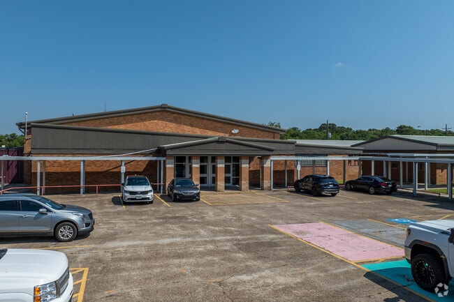 High Island High School is where students thrive.