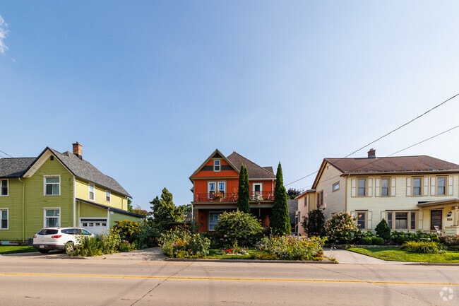 Older homes line a residential street in Old Third Ward.