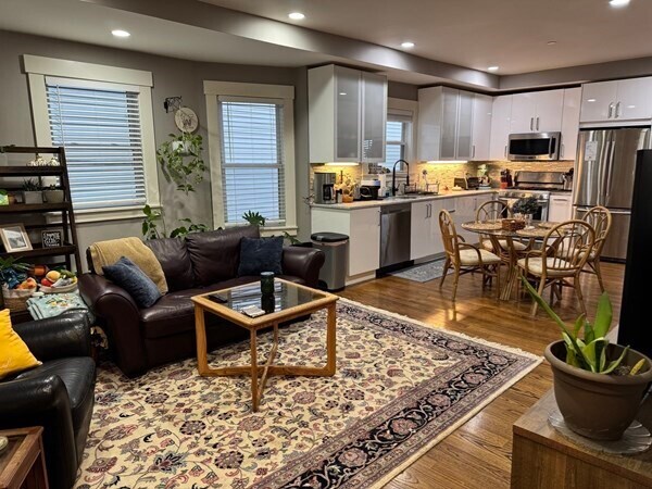 19 Macarthur St unit 19 MacArthur St. 2, Somerville, MA 02145 - photo 3