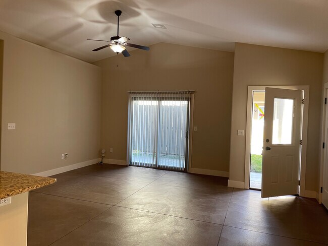 4833 N Hillside Ct, Wichita, KS 67219 - photo 5