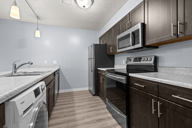 Fairfax Apartments - Lansing, MI, Lansing, MI 48917 - photo 4