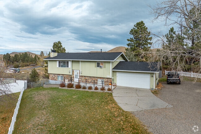 Split-level home common in Blue Creek neighborhoods with spacious lots.