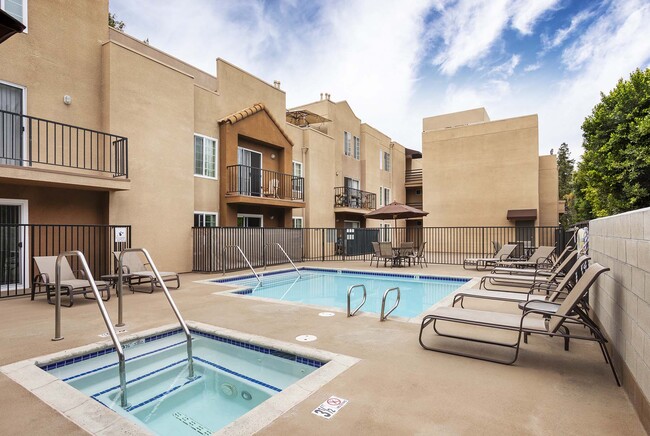 Fulton Gardens, Sherman Oaks, CA 91423 - photo 2