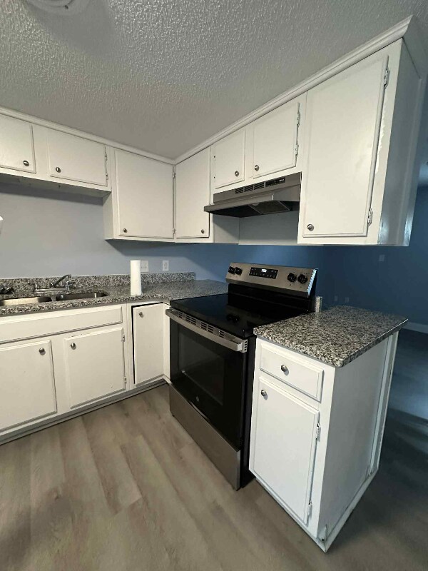 824 Tanner St, Sikeston, MO 63801 - photo 2