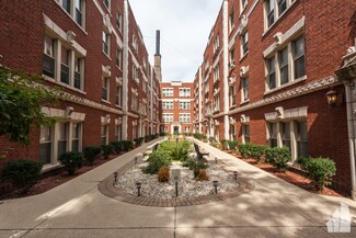 540 W Surf St Unit 548-GDN, Chicago, IL 60657