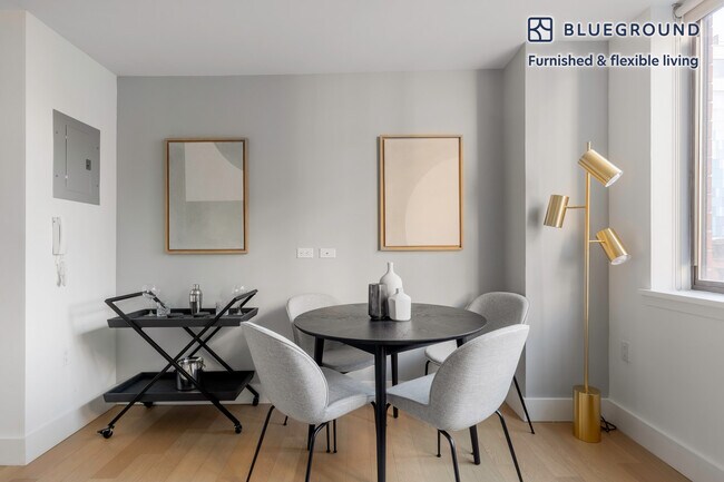 250 W 19th St unit FL7-ID427, New York, NY 10011 - photo 4