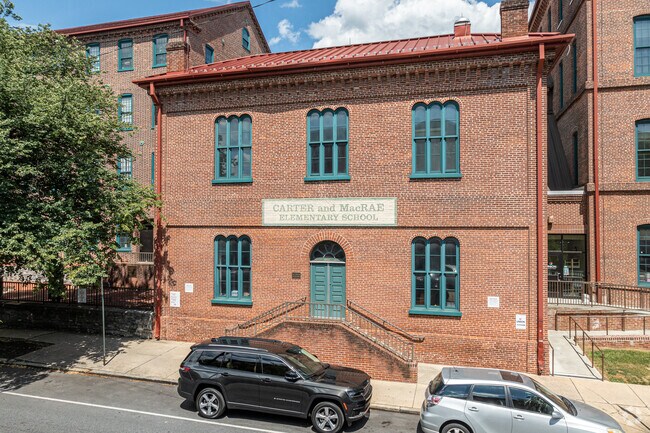 A student/teacher ratio of 10:1 means small class sizes at Carter & MacRae Elementary School.