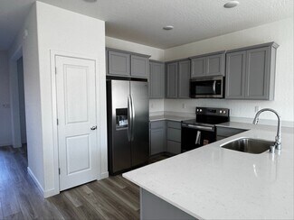 4141 E Magnolia St, Visalia, CA 93292