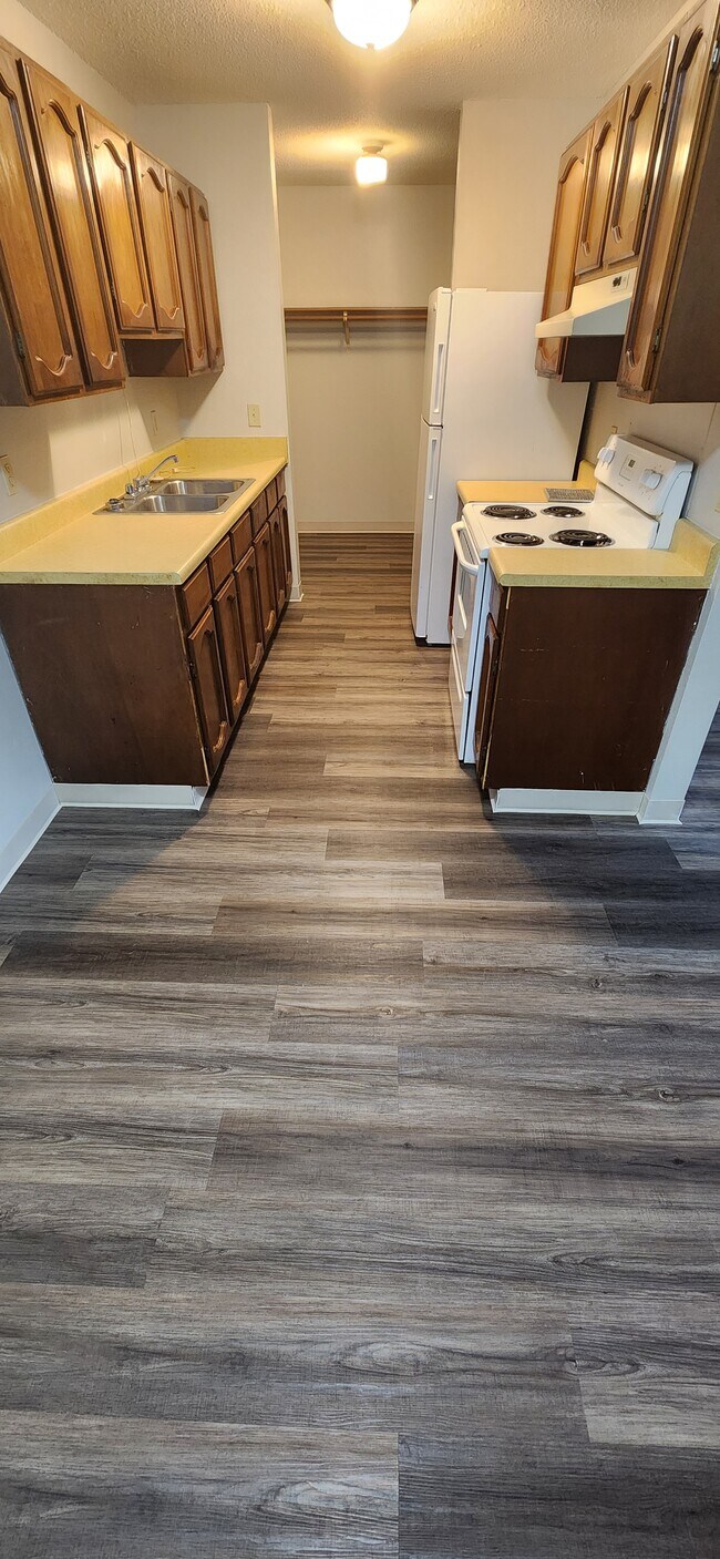 524 N Grant St unit 1, Blue Earth, MN 56013 - photo 7