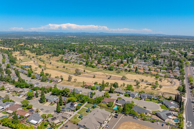 Sunset Whitney is home to a large green belt that provides residents with a tranquil experience.