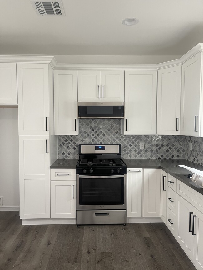 10863 Nettleton St, Los Angeles, CA 91352 - photo 5