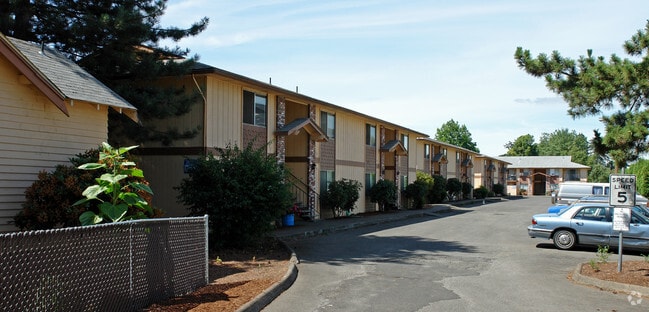 Chandelle Apartments, Salem, OR 97301 - photo 2