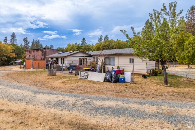 There are several different model options for manufactured homes in Hugo, Oregon.
