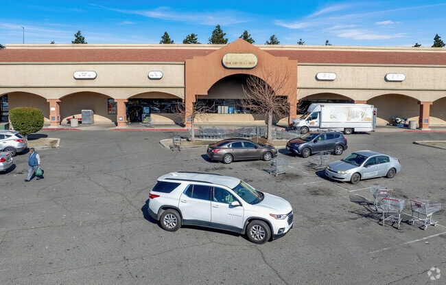 Downtown City of Livingston is where the locals go for there grocery needs.