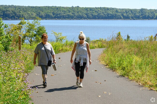 Locals can walk from Kingston to Kingston Point Beach by way of Sojourner Truth State Park.