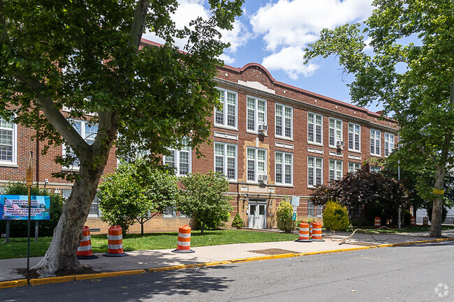 The student-teacher ratio at the Abram P Morris School is 11:1.