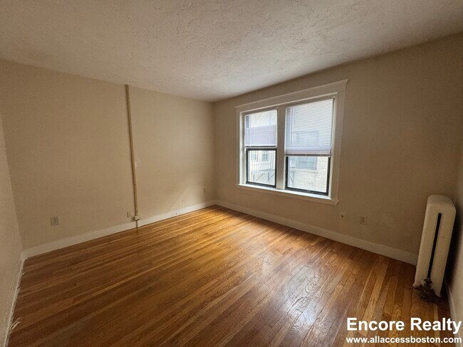 11 Peterborough St unit 21, Boston, MA 02215 - photo 4