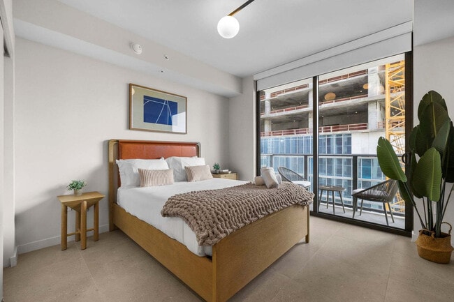 11 NE 6th St unit ID1373689P, Miami, FL 33132 - photo 2