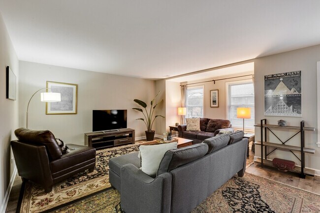 226 S Hoyne Ave unit ID1255621P, Chicago, IL 60612 - photo 2