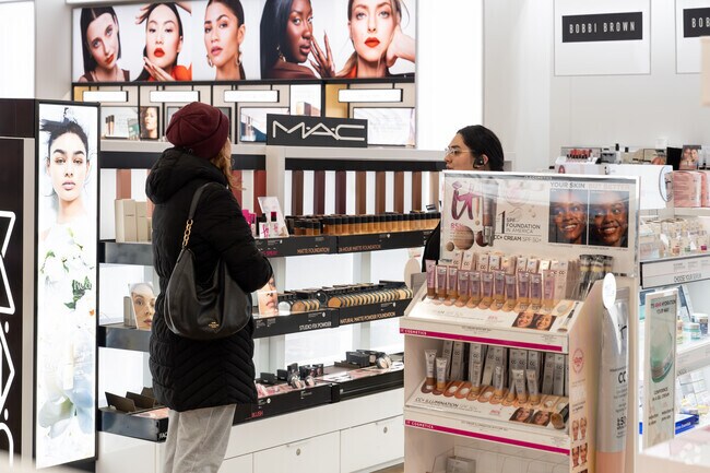 Mission Hills offers plenty of shopping options, perfect for a relaxed weekend outing.