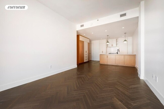 11-12-12 44th Dr, Queens, NY 11101 - photo 5