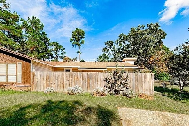 3536 Torbay Dr, Fayetteville, NC 28311 - photo 2