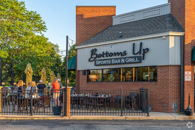 Bottom's Up is a family-friendly gastropub offering comfort food and craft brews.
