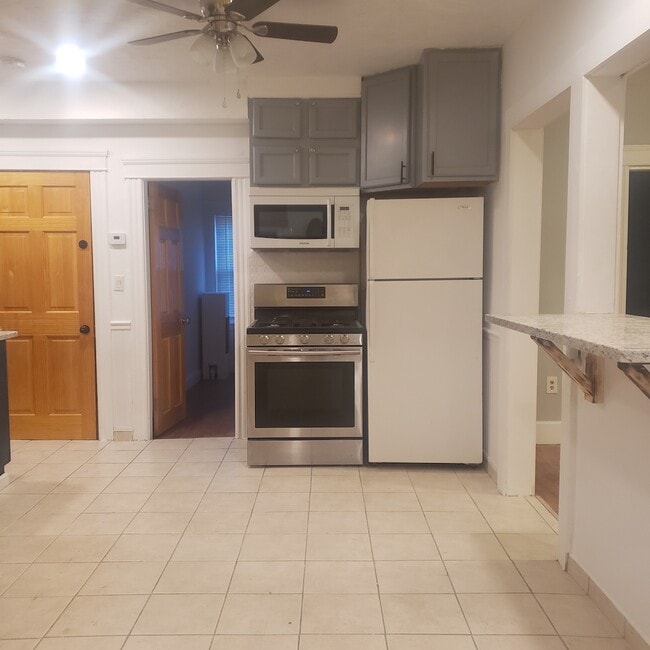 18 Warwick St unit 1, Auburn, MA 01501 - photo 3