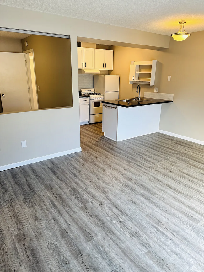 9400 Old Cedar Ave S, Bloomington, MN 55425