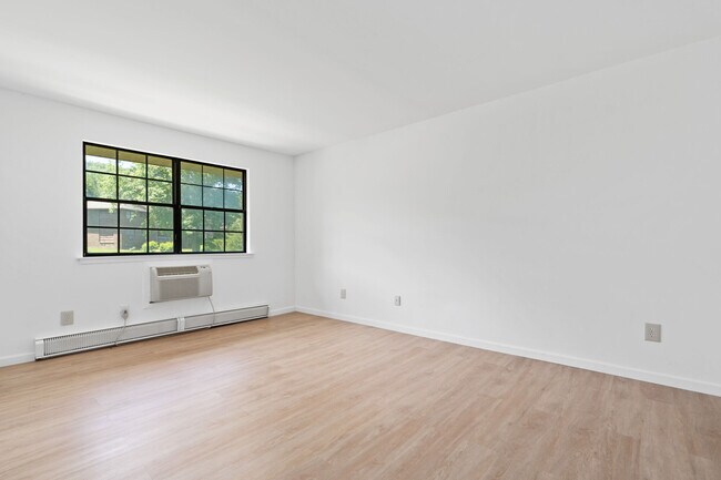 Brook Bridge Apartments, Newton, NJ 07860 - photo 5