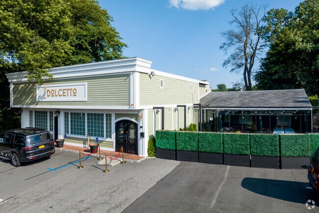 Chestnut Ridge offers Kosher cuisine at Dolcetto.