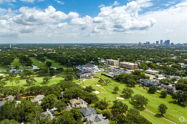 Golfview is known for the courses at the Palma Ceia Golf and Country Club.