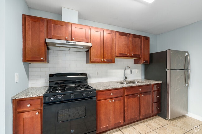 2BR, 1BA - 679SF - Kitchen