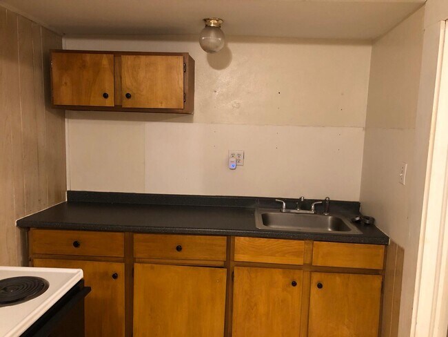 702 N 2nd St unit C, Lufkin, TX 75901 - photo 5