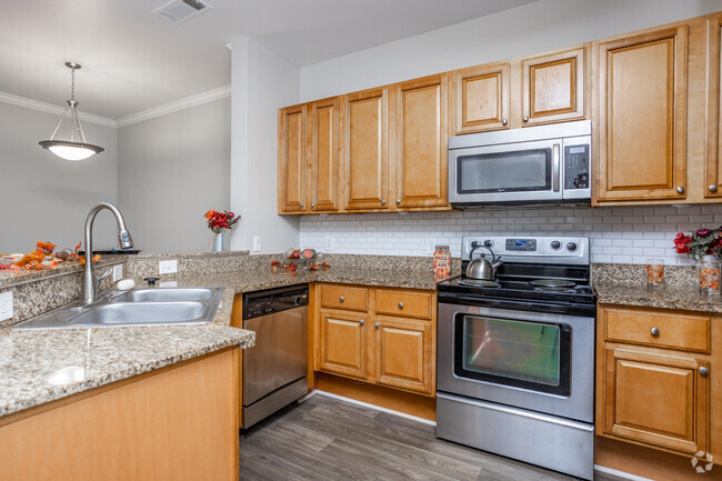 2BR, 2BA - 1,105 SF