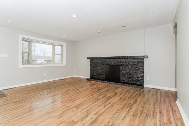 208 Silverstone Dr, Englewood, OH 45322 - photo 4