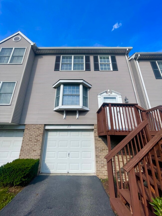 23 Briarwood Way, South Abington, PA 18411