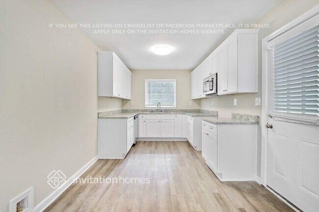 2246 Collins Dr, Atlanta, GA 30344 - photo 7