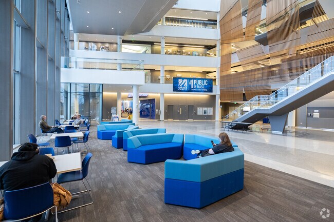 UMASS Lowell is a midsized public research university located in Lowell, MA.