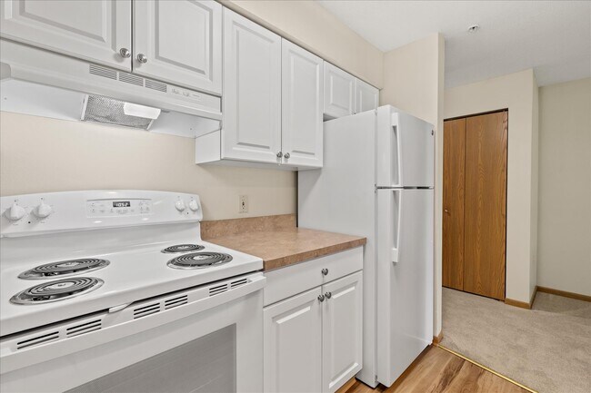Kitchen with Full-Sized Appliances