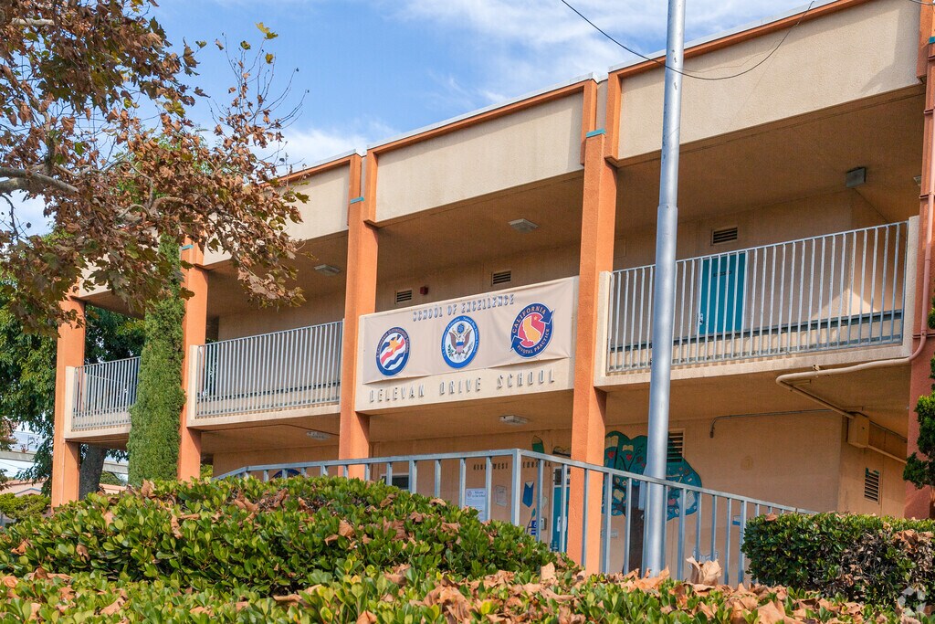 Delevan Drive Elementary School provides education in the neighborhood of 
Eagle Rock.