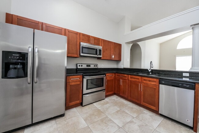 671 Eagle Pointe S, Kissimmee, FL 34746 - photo 4