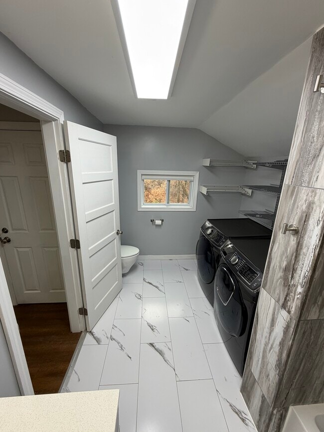 15 Essex St unit 2nd floor, Dover, NH 03820 - photo 4