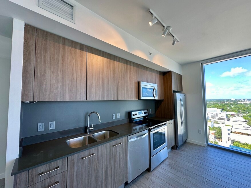 460 NE 29th Terrace unit B8, Miami, FL 33137 - photo 1