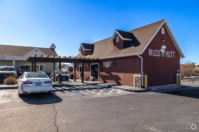 Get a quick bite and an espresso at the Mudd Hutt in Spring Creek.