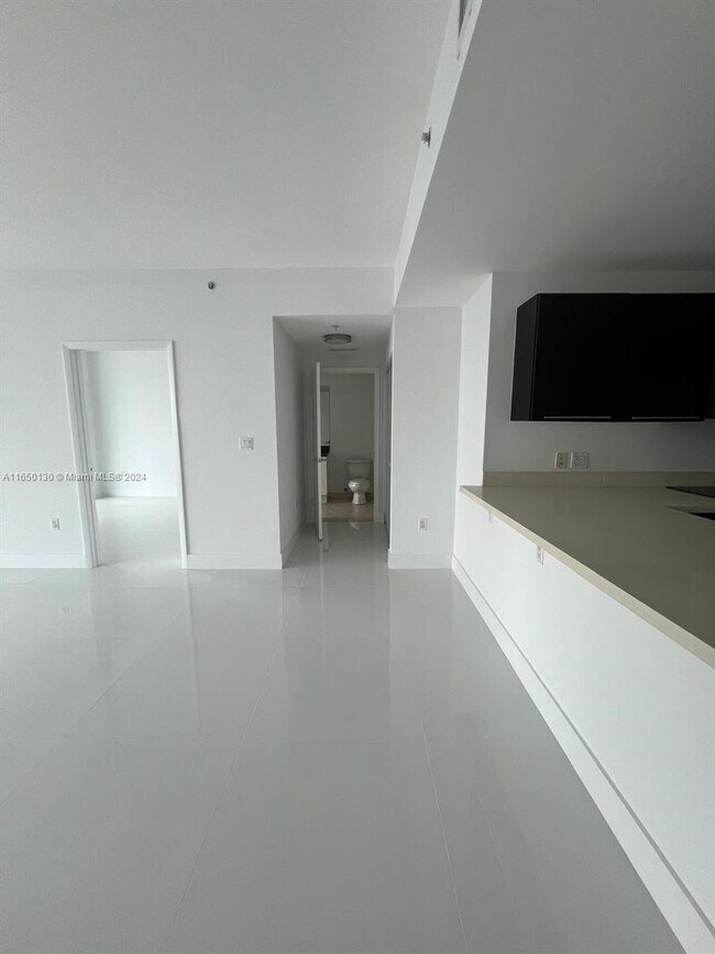 The Ivy Condominium unit 3501, Miami, FL 33130 - photo 3