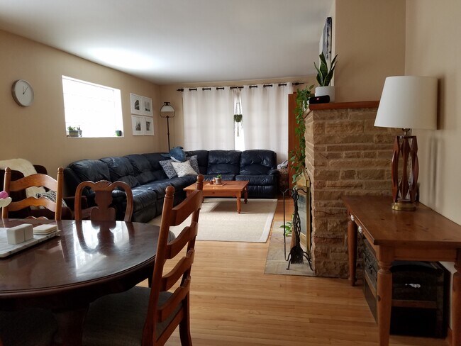 121 Grove Ave unit 1, Fox River Grove, IL 60021 - photo 2