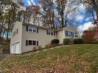 15 Old Village Ln, Trumbull, CT 06611