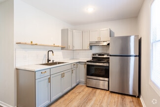 102-148 E 35th St, Davenport, IA 52806