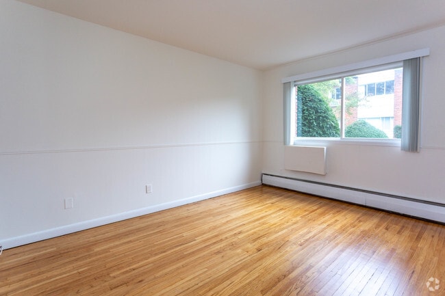 Bay Shore Gardens Gated Community, Bay Shore, NY 11706 - photo 4